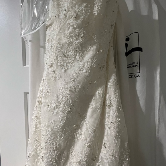 Brand new Maggie sottero adalee wedding dress size 4, belt not included - Picture 7 of 9